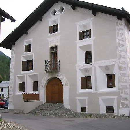 Chesa Cantieni Apartment